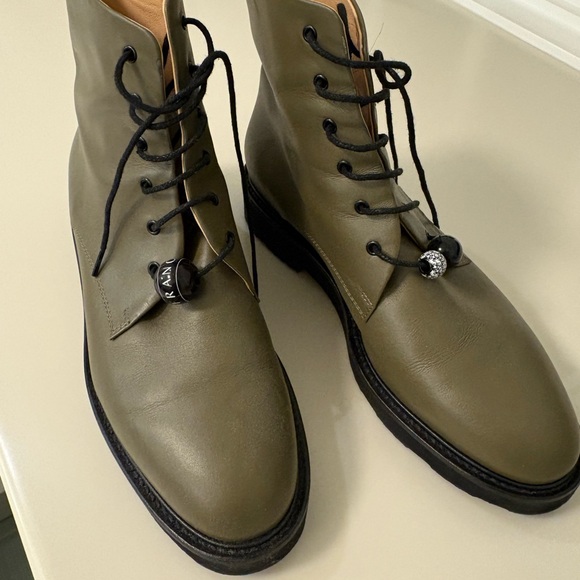 Dear Frances Women’s Park Boot in Military Green Size 39
